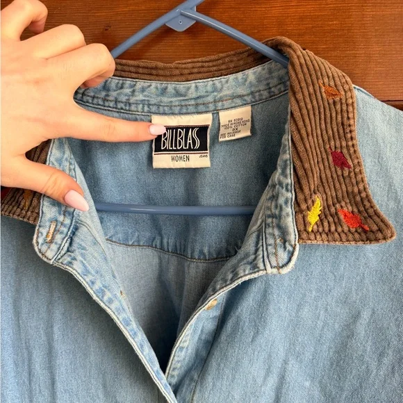 Vintage Women’s Bill Blass Denim Button Down - Picture 4 of 7
